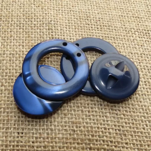 Magnetic Clasp round shiny dark blue