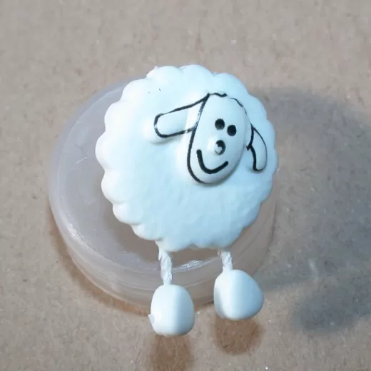 Button Plastic Sheep white- 18 mm
