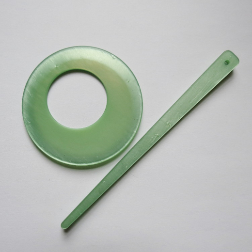 Shawl Pin round light green