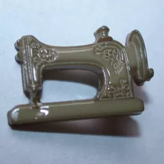 Knopf mit Öse - Nähmaschine beige