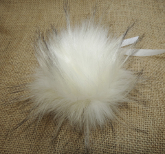 LOVAfur Faux PomPon weiß