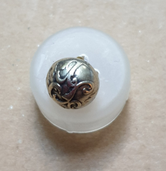 Knopf Halbrund mit Ranken - 10 mm