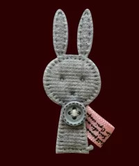 Applikation Stoffhäschen mit Knopf grau