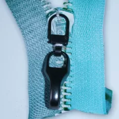 Zipper mit Loch metalic-schwarz