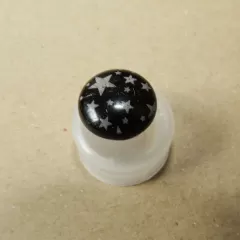 Halbrunder Knopf mit Sternen schwarz