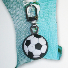 Zipper Pull Soccerball