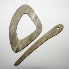 Tuchnadel dreieckig beigegrau