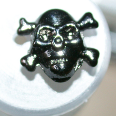 Screw-In Pin Skull