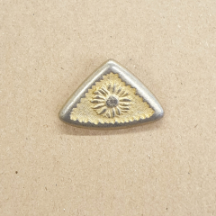 Knopf mit Blumenmotiv - Metall