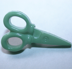 Knopf mit Öse - Schere hellgrün